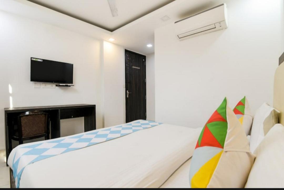 Anand Mukesh Residency Hotel New Delhi Exterior photo